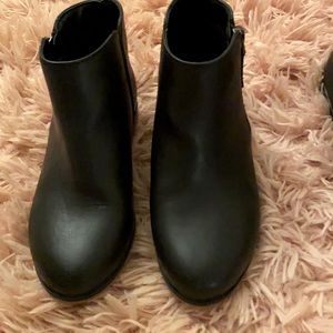 Girls black boots size 1